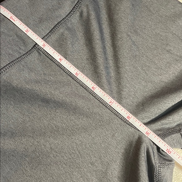 Under Armour Compression Heat Gear Knee Length Leggings - Dark Gray - Picture 8 of 9